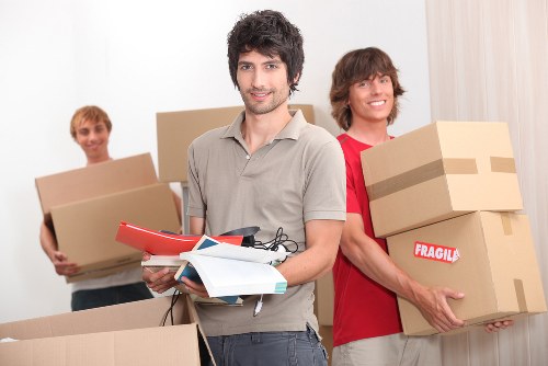 Packing and loading support for a flat move in Balham